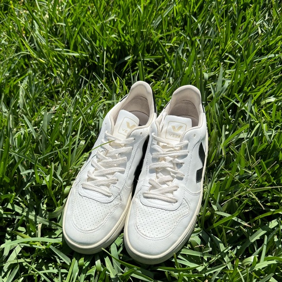 VEJA V-10 Sneakers as seen on Meghan Markle fits women 11.5  men size 10 unisex - Picture 10 of 16